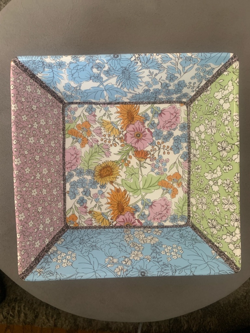 222 Fifth White Square Ceramic Tray - Simple Gloss Finish